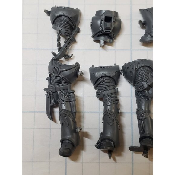 Warhammer 40K Emperors Children Bits Tormentor Infractor Armored Torso Legs x4 - Picture 2 of 8
